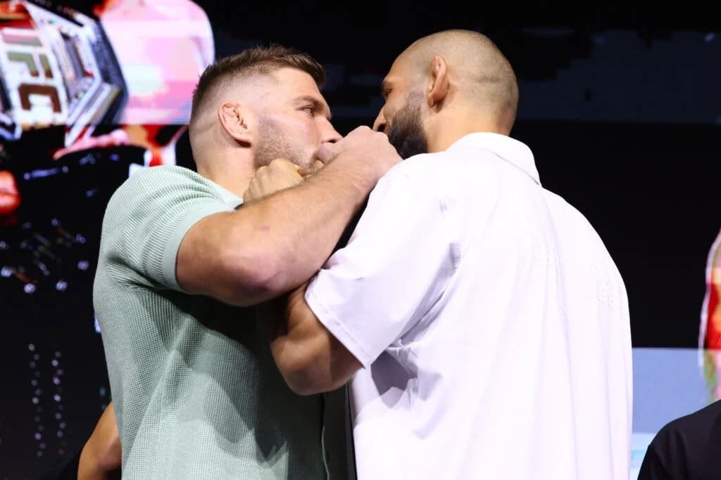 Khamzat vs Dricus staredown