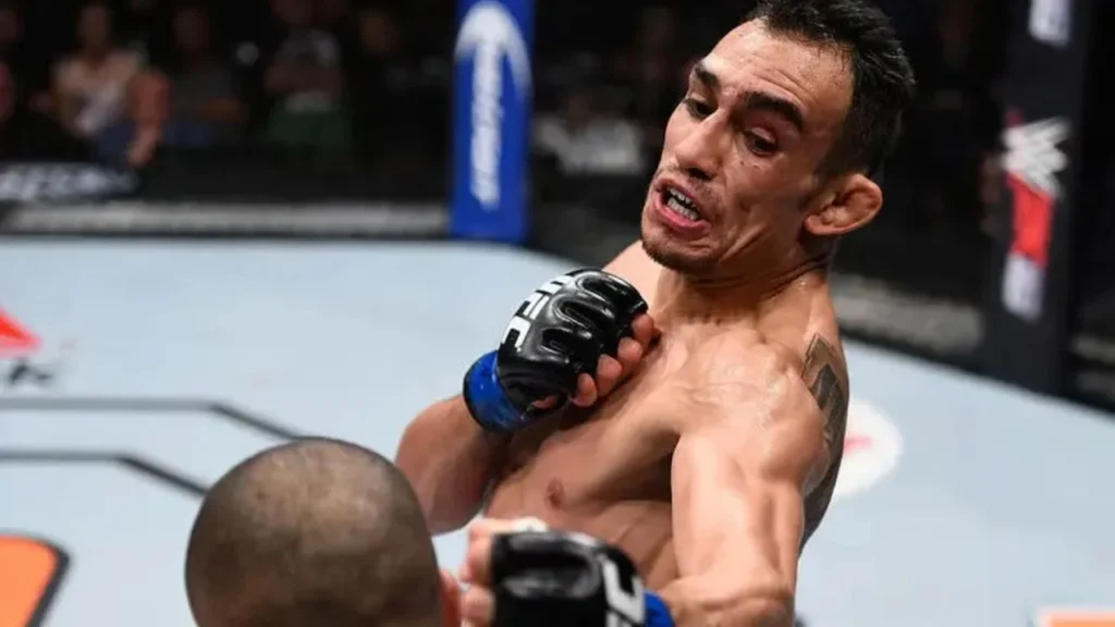 Zlom, který zničil Fergusona. Legendární bojovník popsal zranění, jež spustilo osm porážek