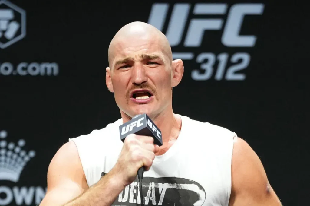 Strickland se opřel do UFC. Vedení nazval pasáky a tvrdí, že ho přinutilo bojovat se zraněním